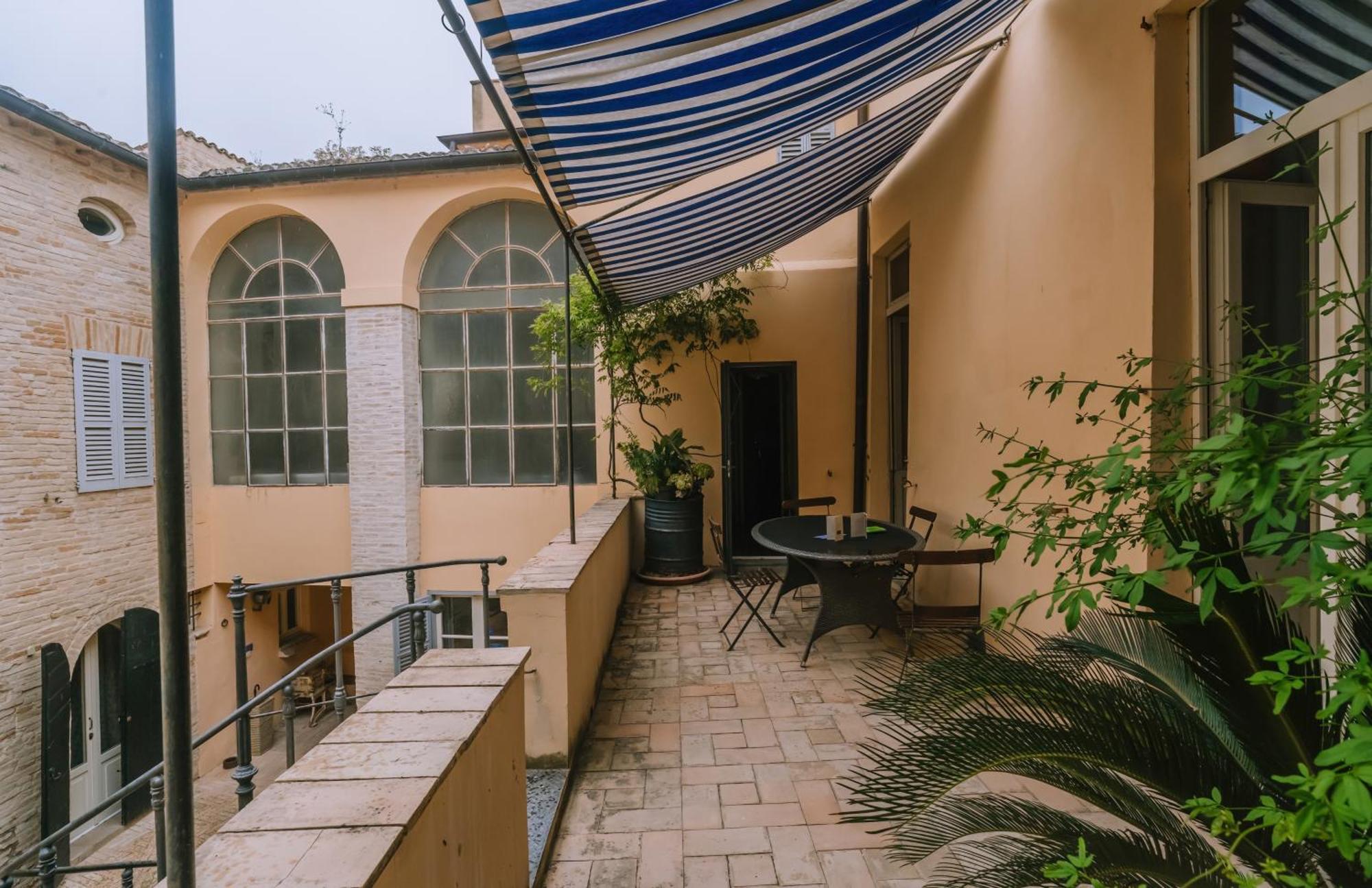 Palazzo Romani Adami Фермо Екстер'єр фото